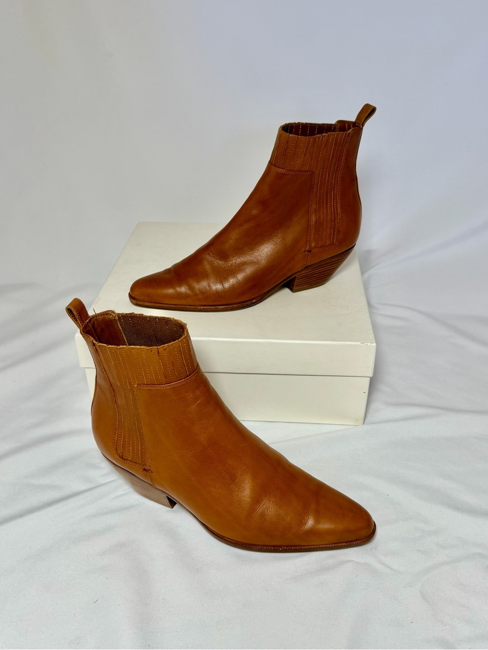 Vince Eckland Chelsea Bootie - Caramel - Size US7.5